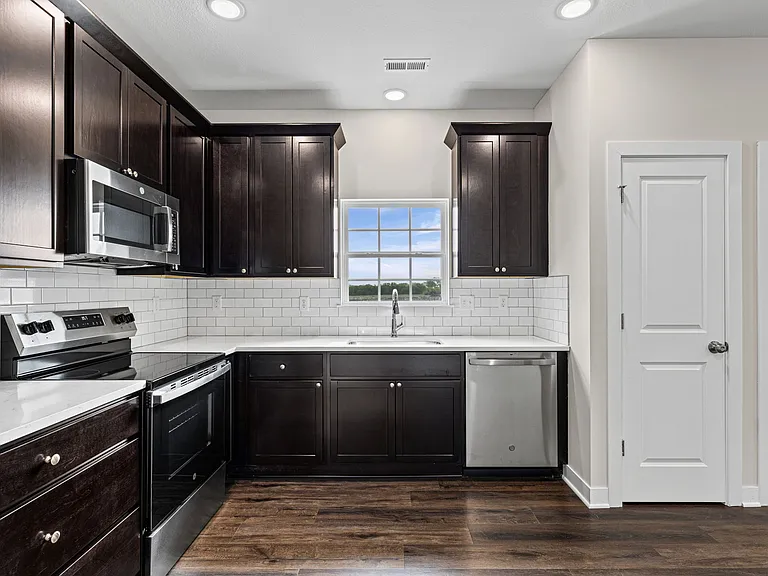 602 Spruce St — Photo 8