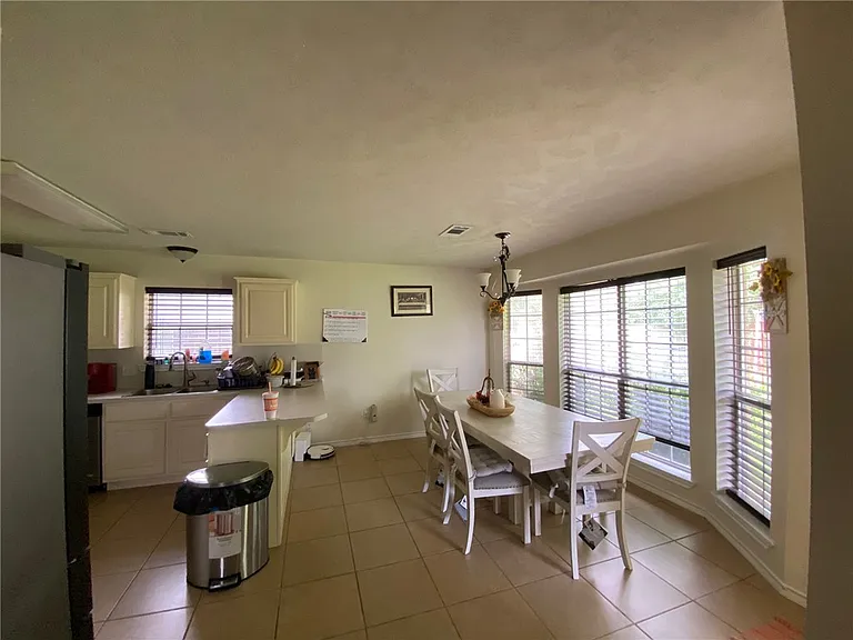 1206 Mullins Ct — Photo 12