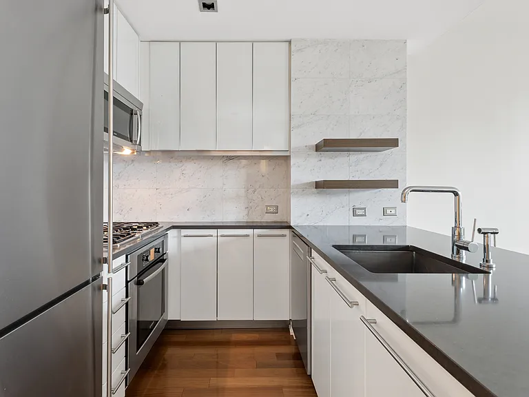 58 Metropolitan Ave #4J — Photo 4
