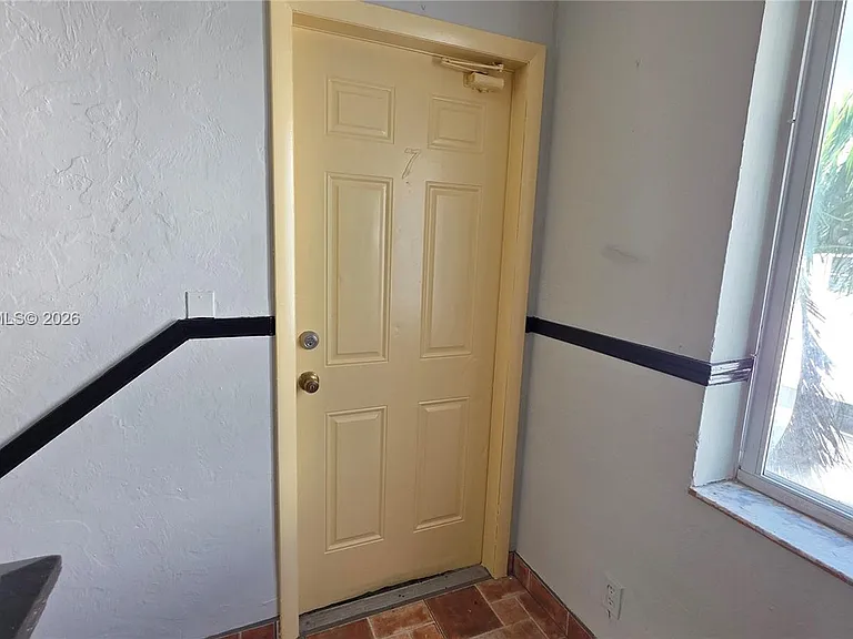 7629 Dickens Ave #7 — Photo 25