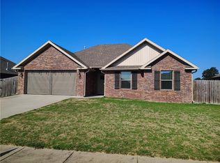 1742 Charismatic Dr, Prairie Grove, AR 72753