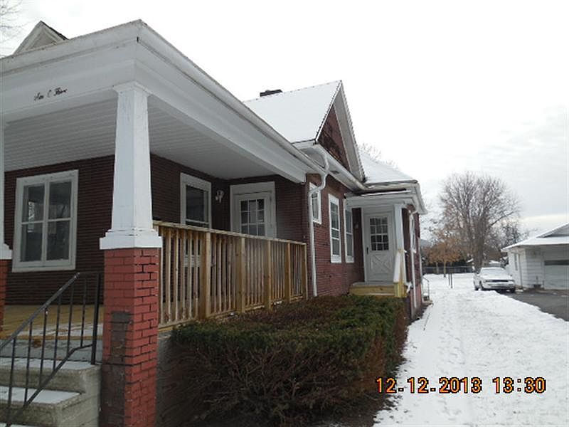 2nd image of 605 E Wilson St