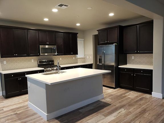 4th image of 18498 Maynell Dr
