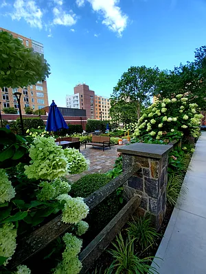 Sold by (Legacy) Elegran | media 17