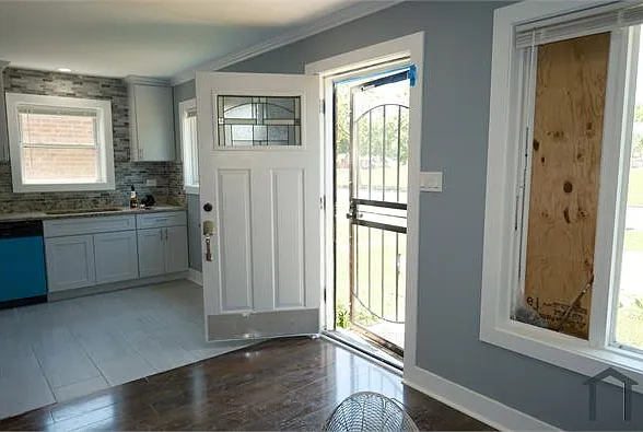 4 bed, 1575 sqft, $2,700 — Photo 2