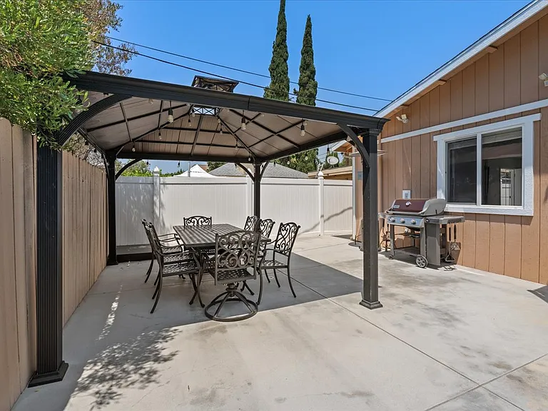 6443 Matilija Ave — Photo 28