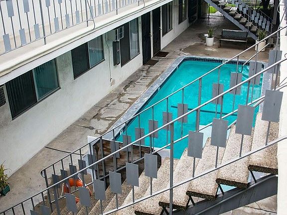 4th image of 919 E Acacia Ave APT G
