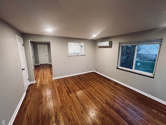 2nd image of 4400 Raceview Ave #4