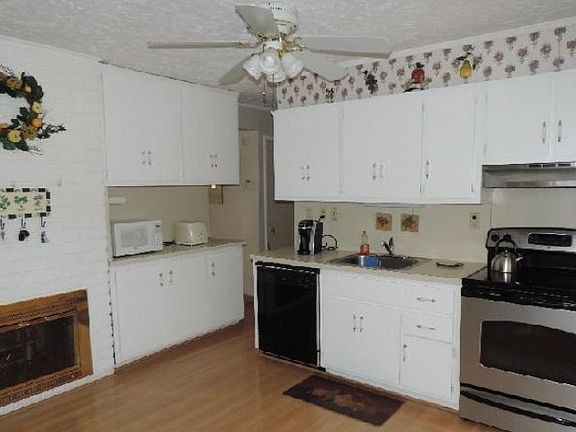 4th image of 38 Fawn Ln