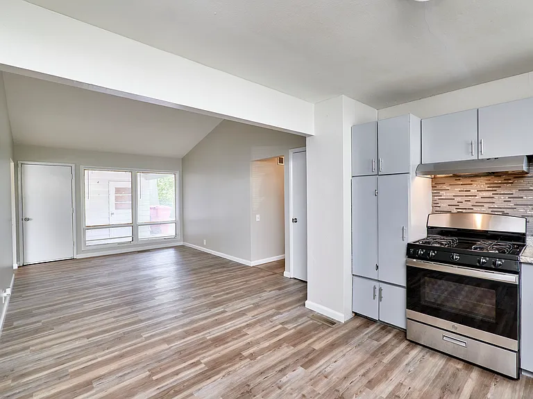 1495 Tremont Dr — Photo 18
