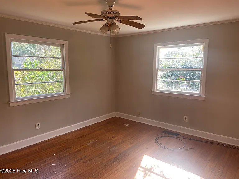 106 Hawthorne Dr — Photo 9