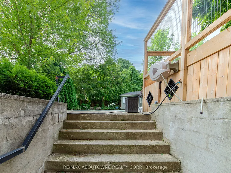 1290 Braeside Dr — Photo 36