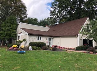 350 Rye Gate St, Bay Village, OH 44140