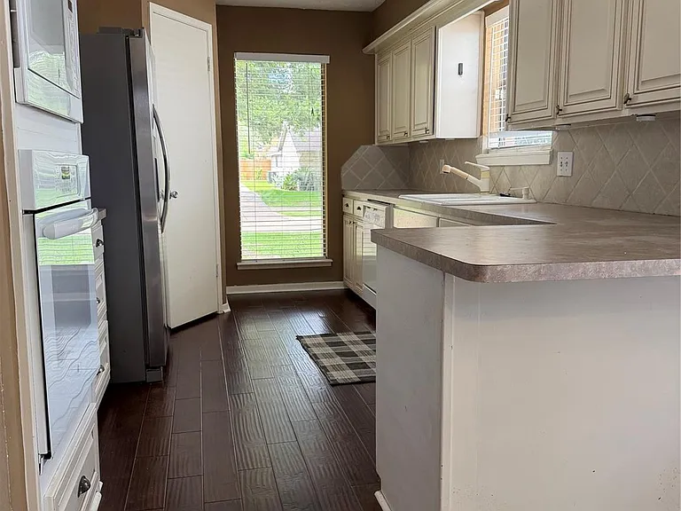 10102 Sagecourt Dr — Photo 8