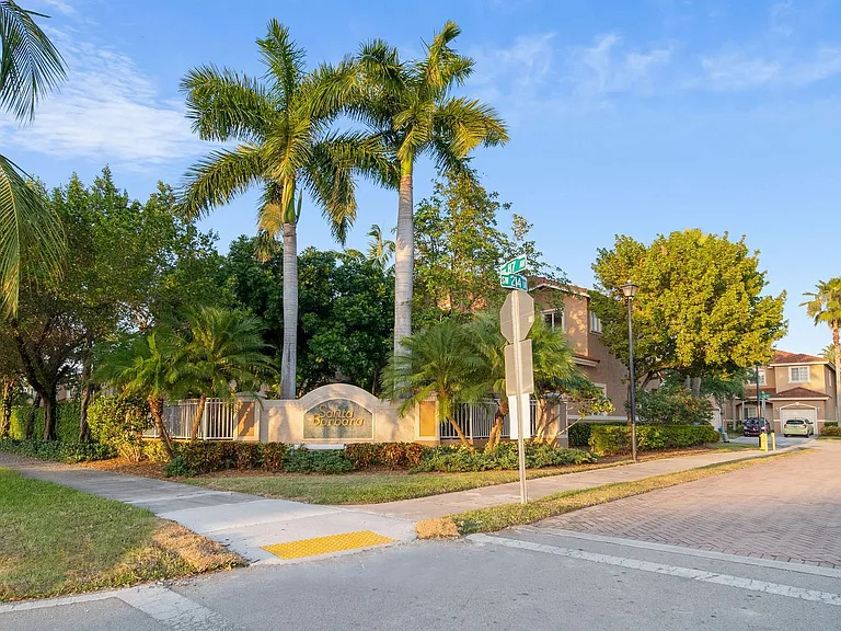 21459 SW 86th Pl — Photo 23