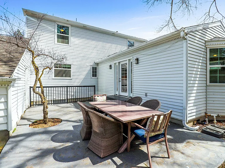 2616 S Madison St — Photo 43