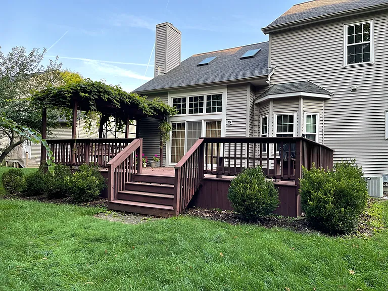 6041 Holywell Dr — Photo 17