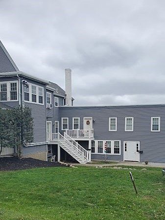 1st image of 129 Commercial St #129