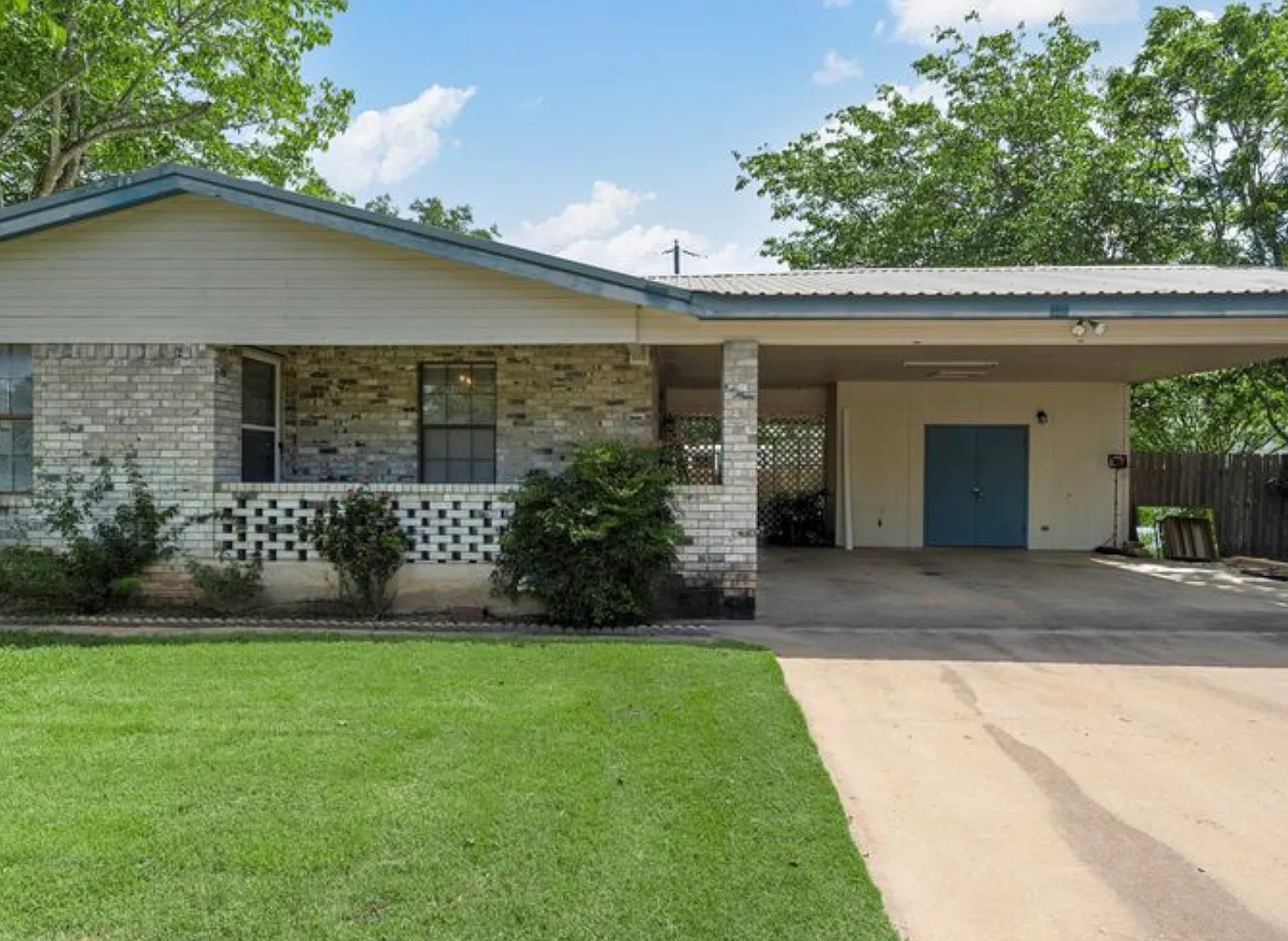 3 bed, 1442 sqft, $1,700 — Photo 1