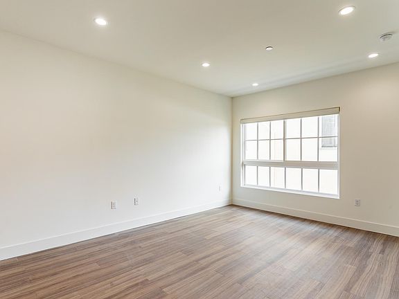 5th image of 4749 Elmwood Ave