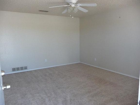 2nd image of 4628 Erskine St