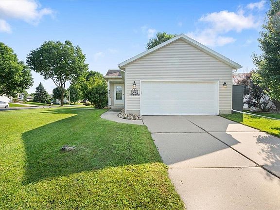 5th image of 1115 Drumlin Dr