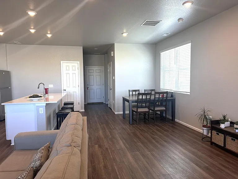 13943 Vispo Way — Photo 8