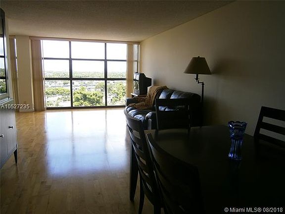 4th image of 600 Parkview Dr APT 925