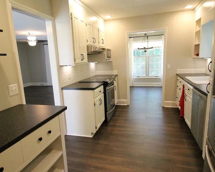 106 Elliott St W — Photo 31