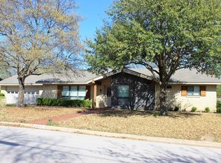 1402 Meadow Ln, Midlothian, TX 76065