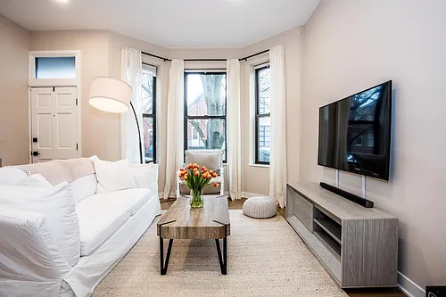 2115 W Dickens Ave #1F Photo 1