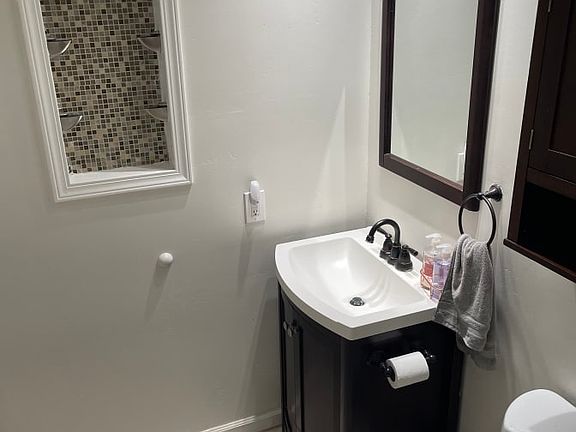 4th image of 4766 Lithrop Pl