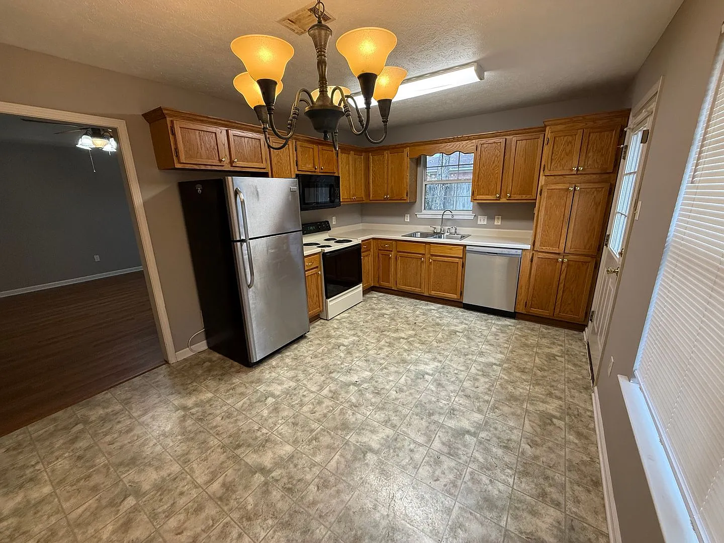 1700 Longfellow Dr., Conway AR 72034 - Nice 3br 2ba w/2 car garage & fenced yard — Photo 3