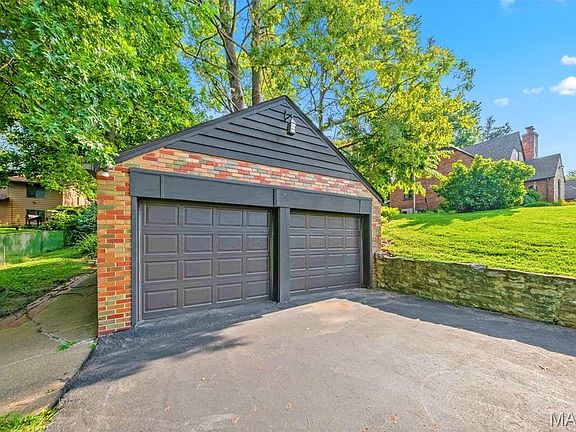 2nd image of 1407 Coburg Lands Dr