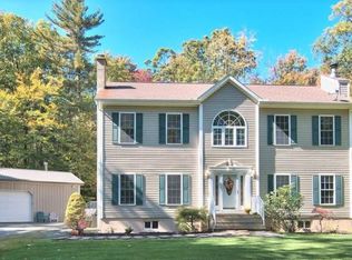 59 Deer Run Rd, Lakeville, PA 18438