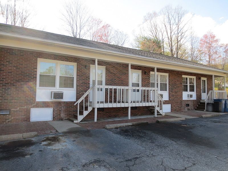 1st image of 720 Kincaid Cir APT 4