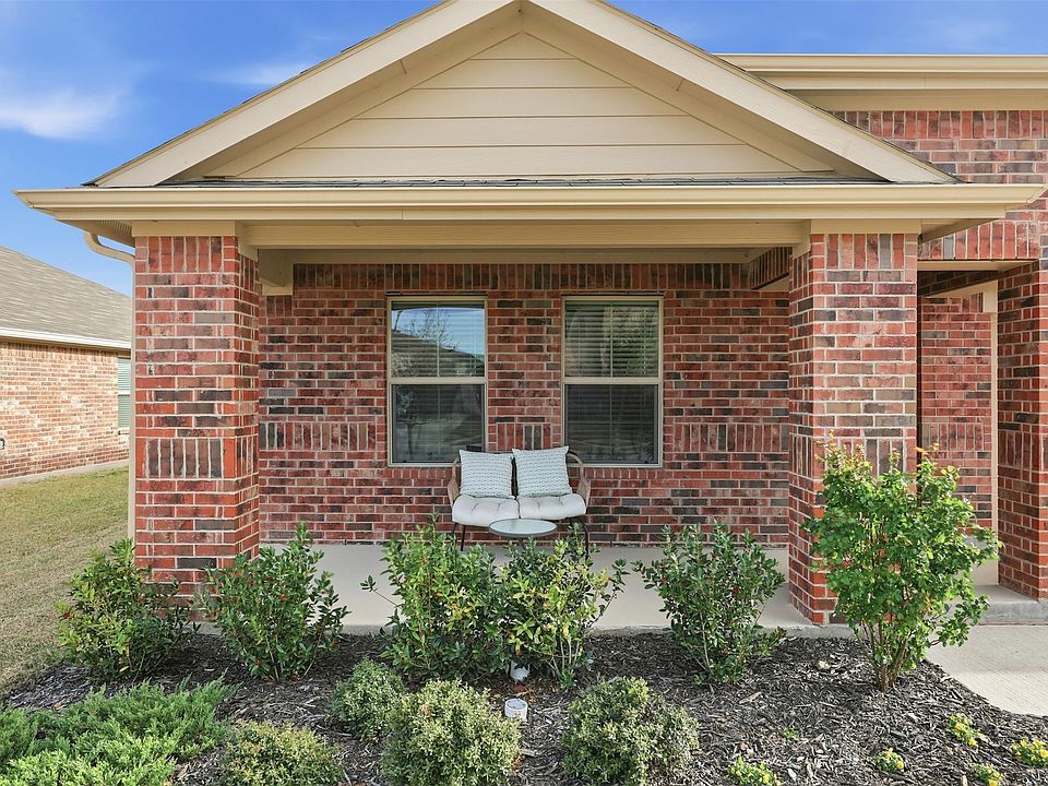 1st image of 613 Whitecomb Ln