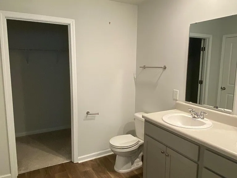 135 E Sunrise Ln — Photo 13