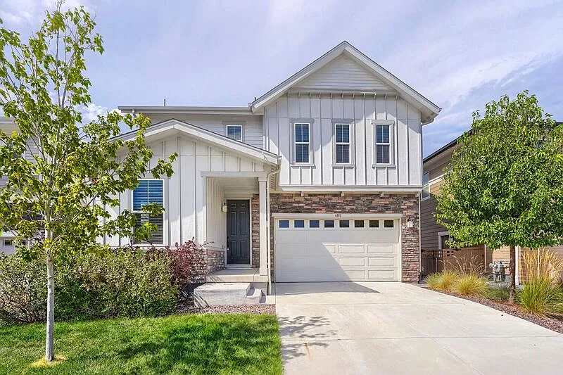 3 bed, 2.5 bath, 2282 sqft, $2,995 — Photo 2