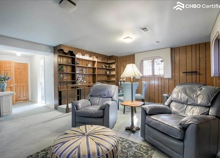 Family room- Flatscreen t.v.