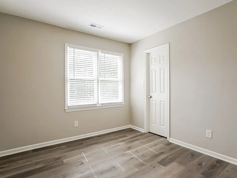 1011 Laurens Way — Photo 15