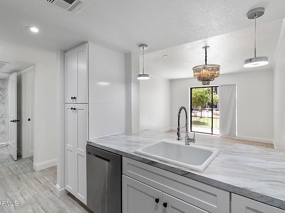 5th image of 3033 E DEVONSHIRE Avenue #1016