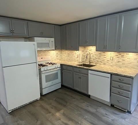 5th image of 3156 Mount Carmel St