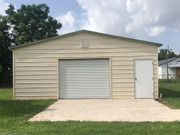 2nd image of 305 S Pine Ave