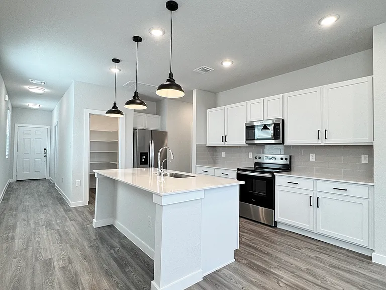 14702 Emerio Dr — Photo 3