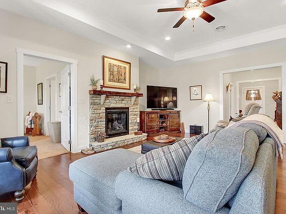 3rd image of 3747 Farmstead Dr