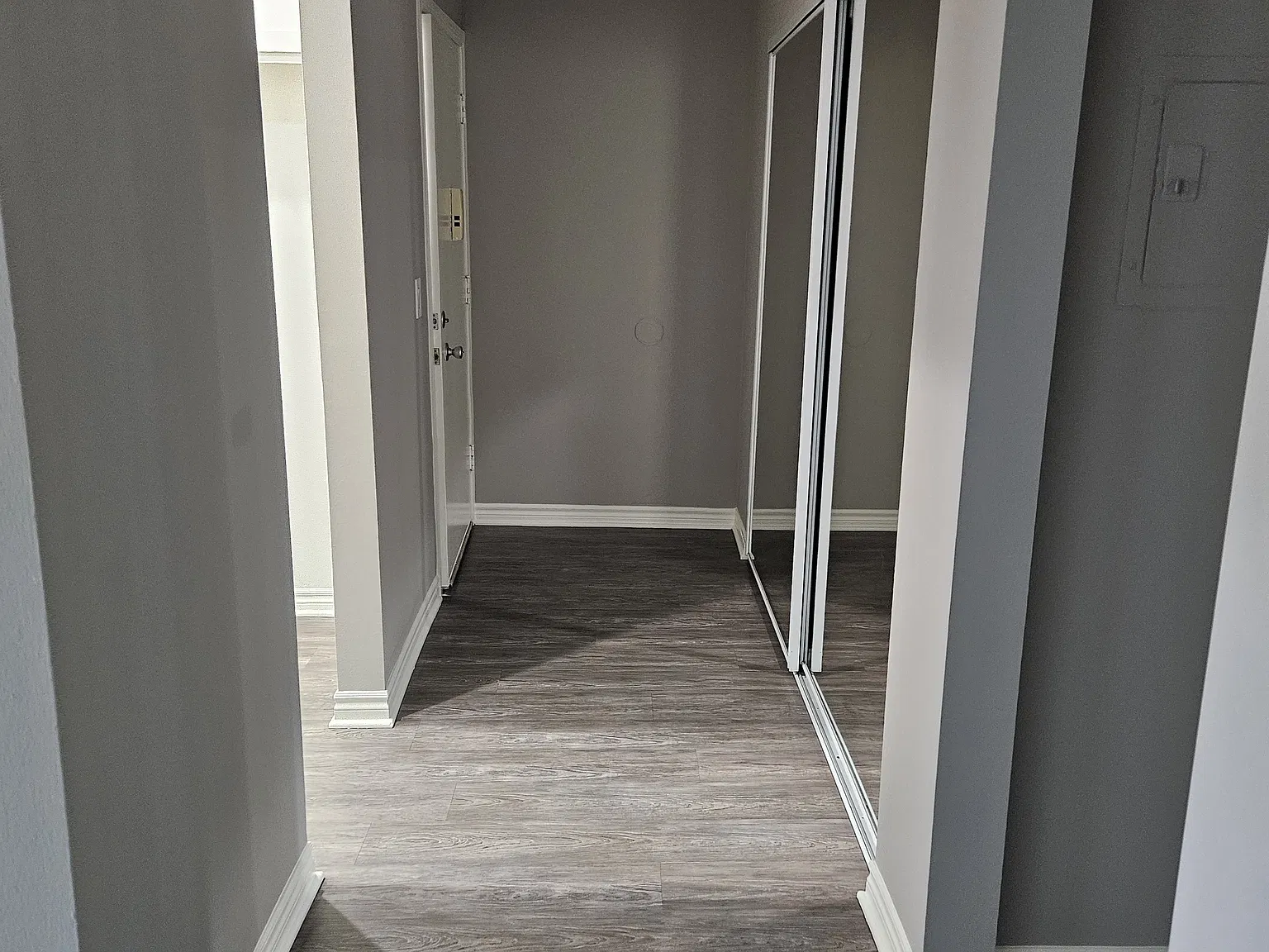 2 bed, 850 sqft, $2,975 — Photo 3