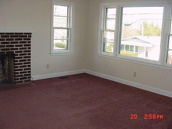 5th image of 303 Creekview Dr