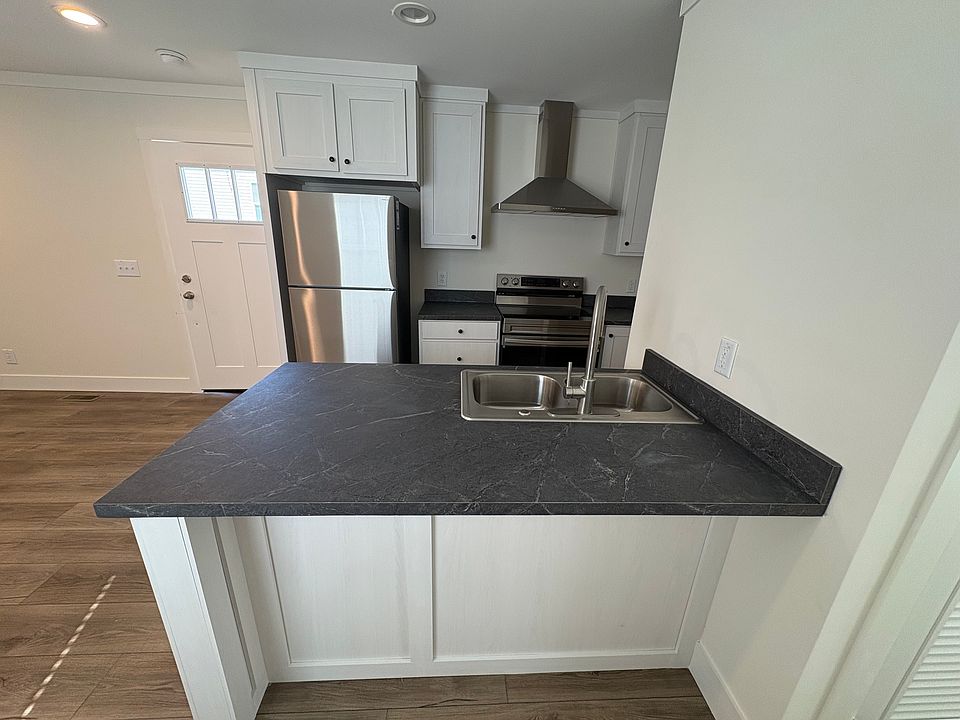 1st image of 93 Birchwood Pl