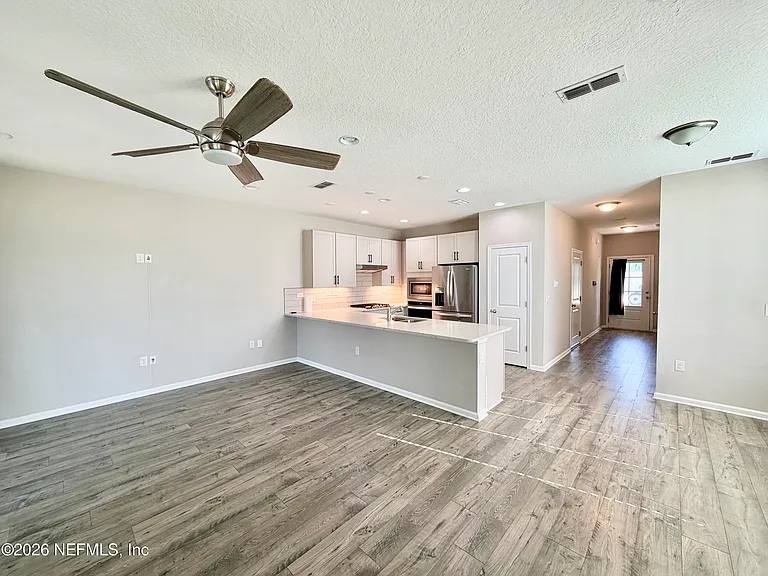 417 Pine Bluff Dr — Photo 6